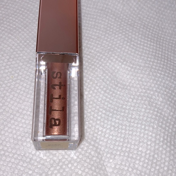 Stila liquid eyeshadow - Picture 1 of 3